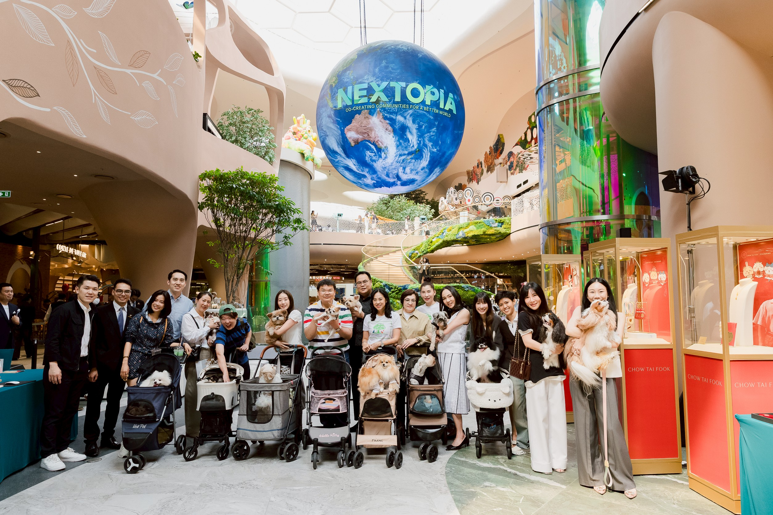 สยามพารากอน ผนึกกำลัง Chow Tai Fook นำกระแส LUXURY PETจัดงาน “NEXTOPIA PET IMMERSION”ชวนลูกค้าคนสำคัญพร้อมสัตว์เลี้ยงตัวโปรดสัมผัสประสบการณ์สุดพิเศษ