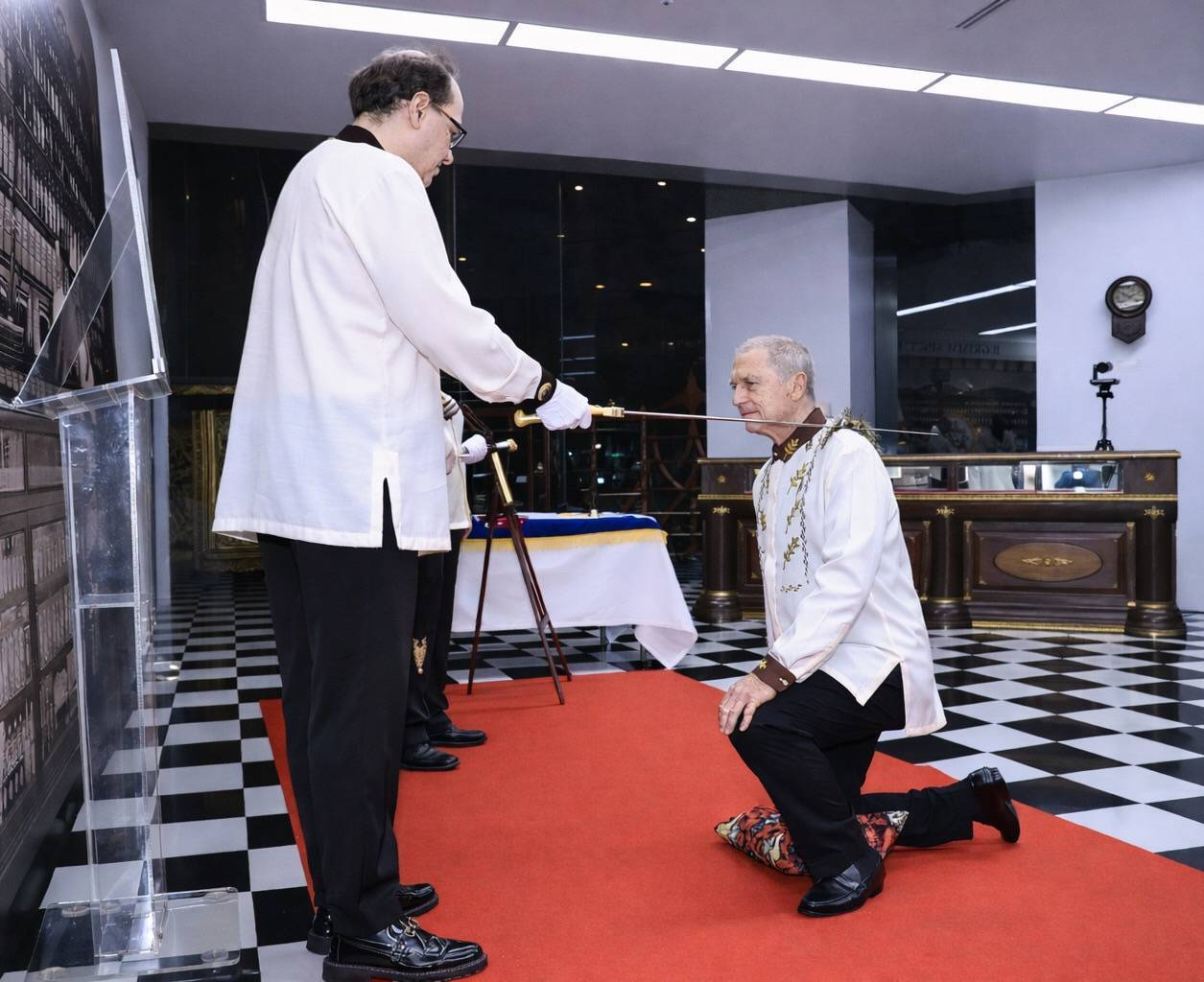 ดร.ฮาราลด์ ลิงค์ ได้รับมอบเครื่องราชอิสริยาภรณ์อัศวินแห่งภาคีอัศวินริซาล แห่งสาธารณรัฐฟิลิปปินส์